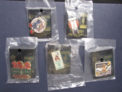 Rare collection d'épingles cloisonnées de sauvagine
