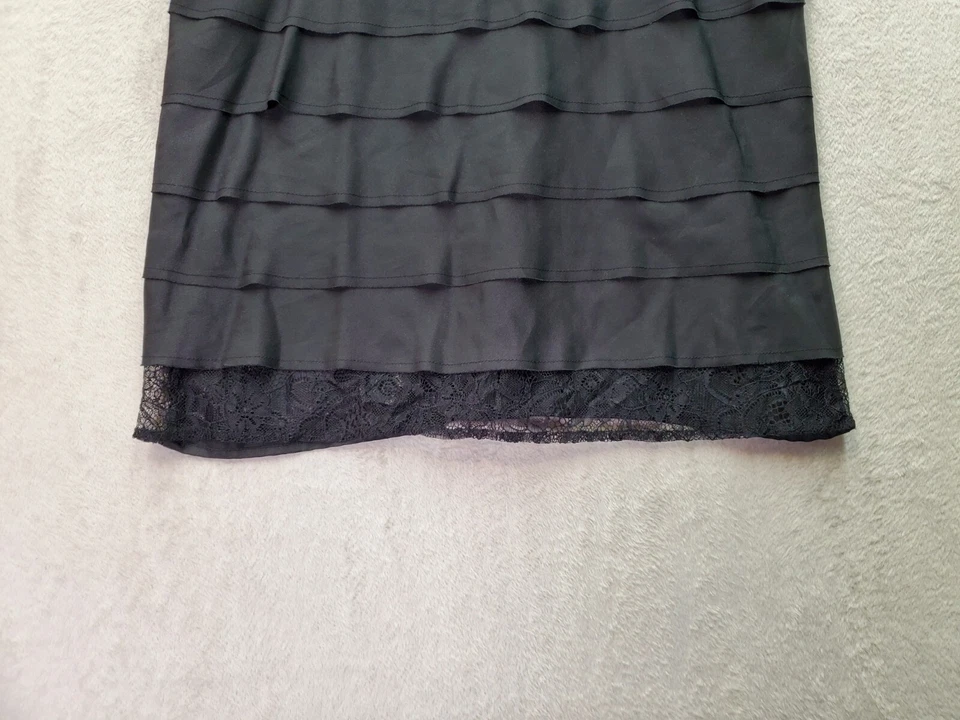 Camiseta sin mangas Kenar para mujer grande negra de encaje poliéster plisada sin mangas cuello redondo Foto 3 de 4