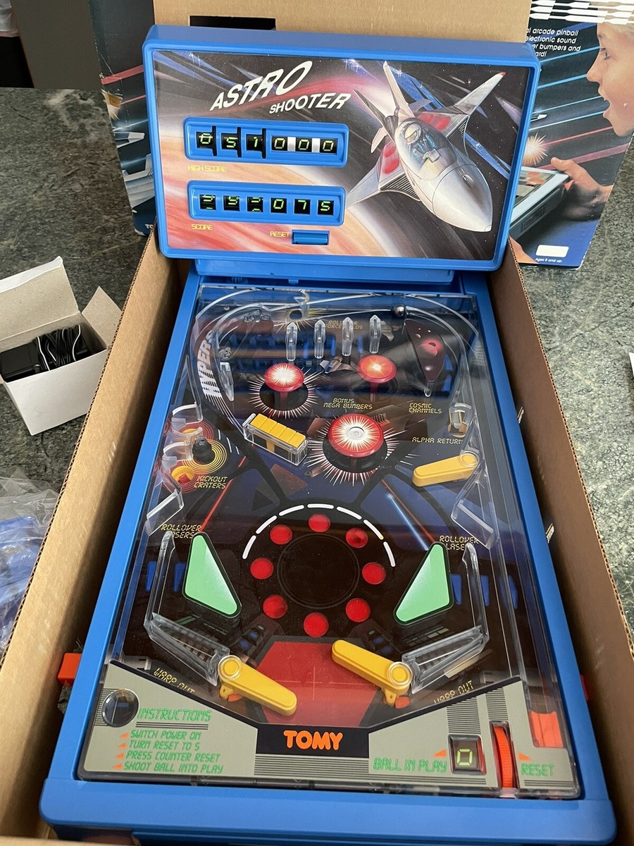 VINTAGE 1983 TOMY ASTRO SHOOTER TABLETOP PINBALL GAME IN BOX VINTAGE 1983 TOMY ASTRO SHOOTER TABLETOP PINBALL GAME IN BOX