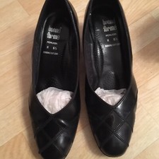 Damenschuhe In Größe 40 Von Bonne Forme. In Gutem Zustand.