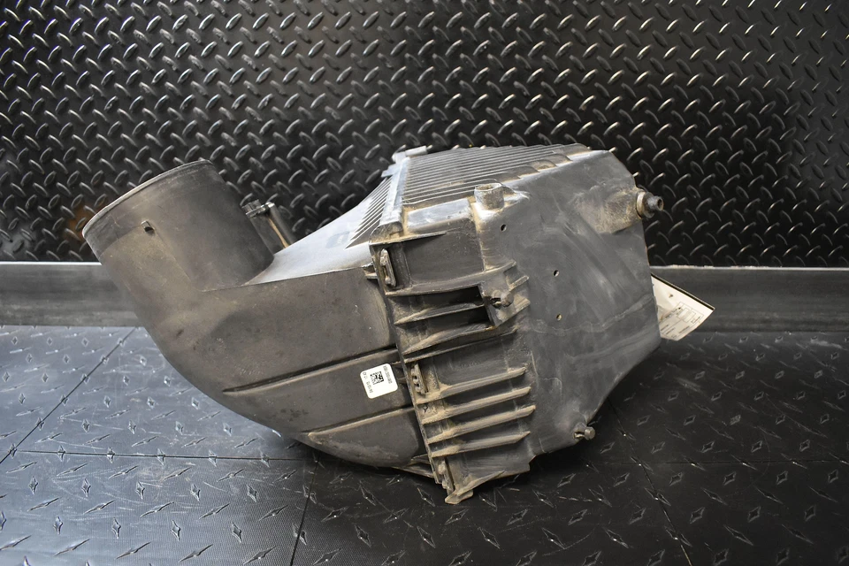 Carcaça de limpador de ar Chevy Silverado 2500HD 2013 - 2016 6.6L V8 TD - Imagem 4 de 4