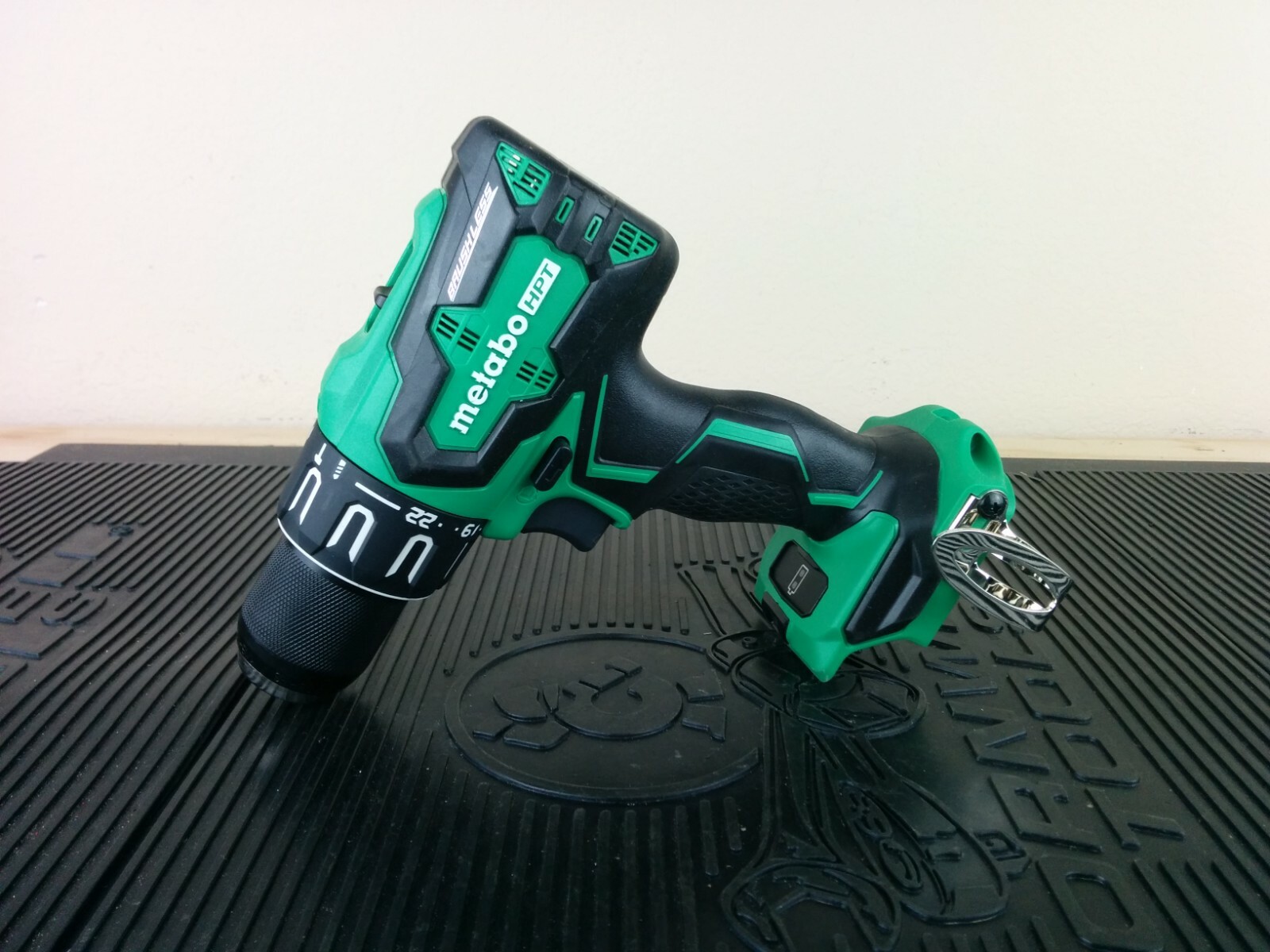 am061 NEW! Metabo HPT DV18DBFL2 1/2in 18V Brushless Cordless Hammer