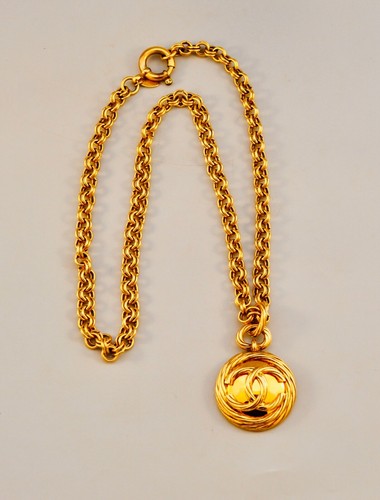 Chanel CC Logo Mirror Necklace Pendant Large Link 24k Gold Plate Disk 1990s VTG - Picture 3 of 10