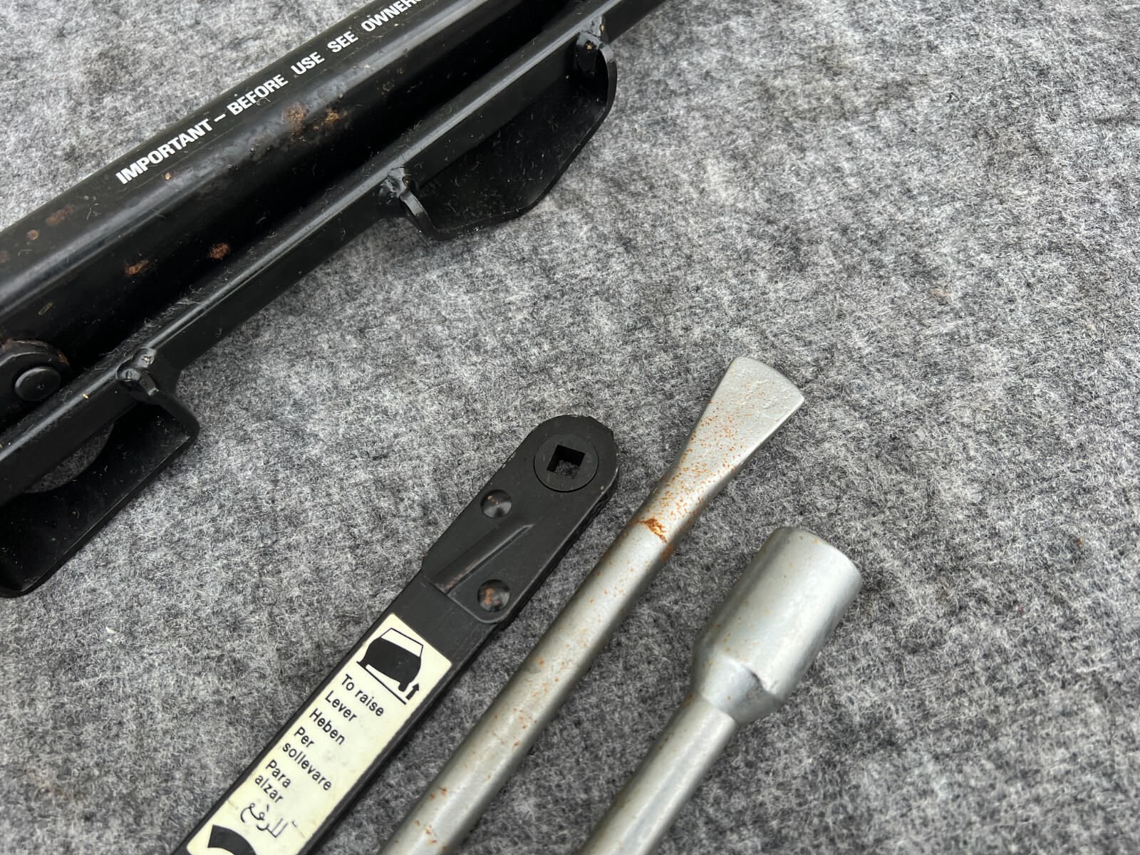 EMERGENCY SPARE JACK TOOLS SET ROLLS ROYCE BENTLEY TURBO R (1988-1998)