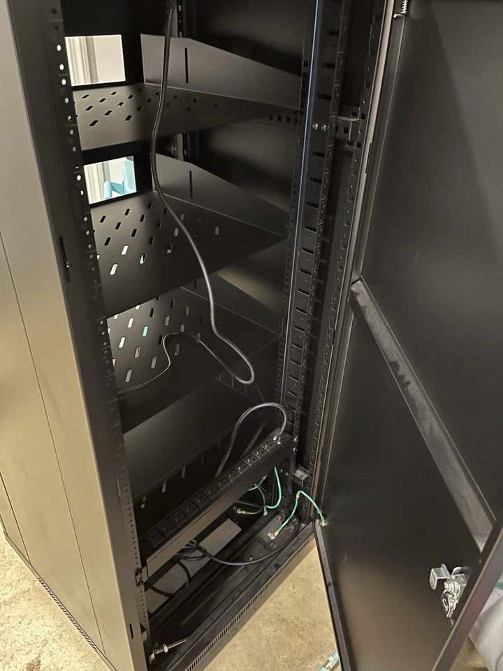 Armario Estante Cine en Casa Negro - Omnimount RE27 Excelente Estado Foto 4 de 4