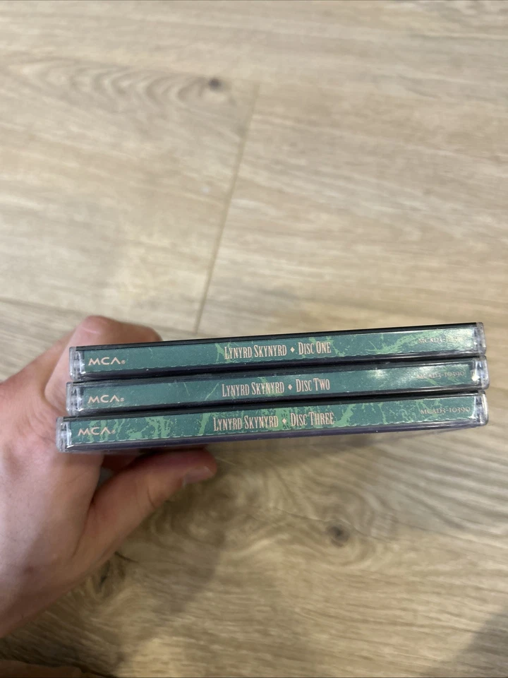 Lynyrd Skynyrd The Definitive Collection 3-Disc CD Set BMG Direct Marketing  Foto 2 de 4