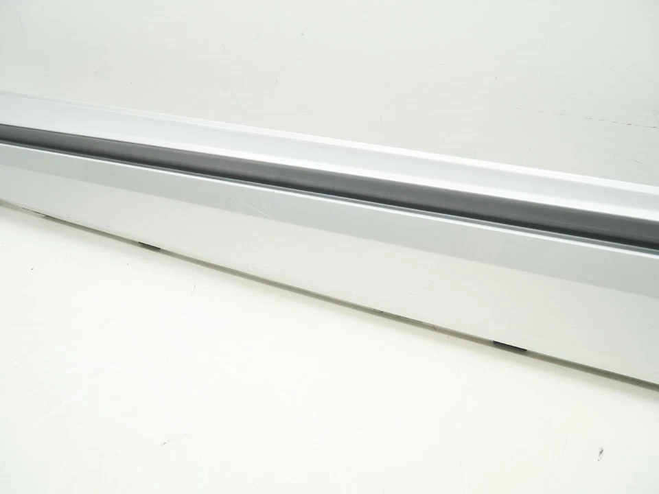 Panel basculante de conductor usado faldón lateral moldeado LH 2016-2024 Chevy Camaro SS 1LE OEM Foto 4 de 4