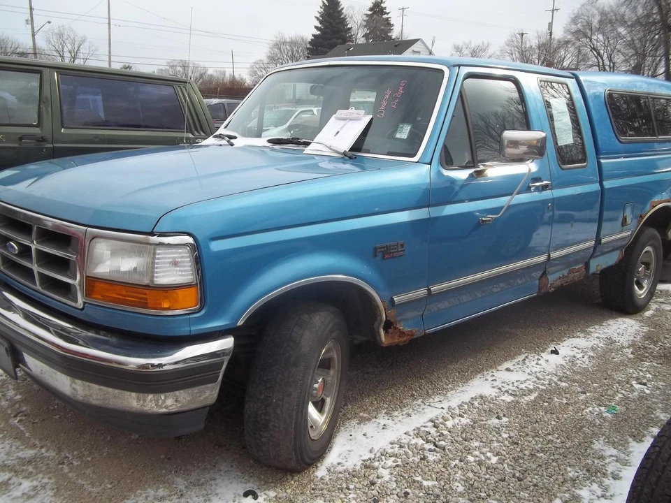 Used Radiator fits: 1993  Ford f150 pickup 6-300 4.9L AT E4OD transmission 1 Foto 4 de 4