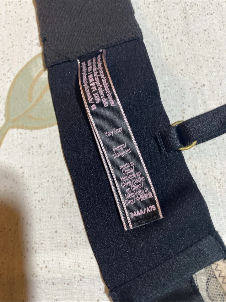 Victoria's Secret Very Sexy Pushup Padded Bra, Sz 32AA/A75 Floral. AA - Image 2 of 4