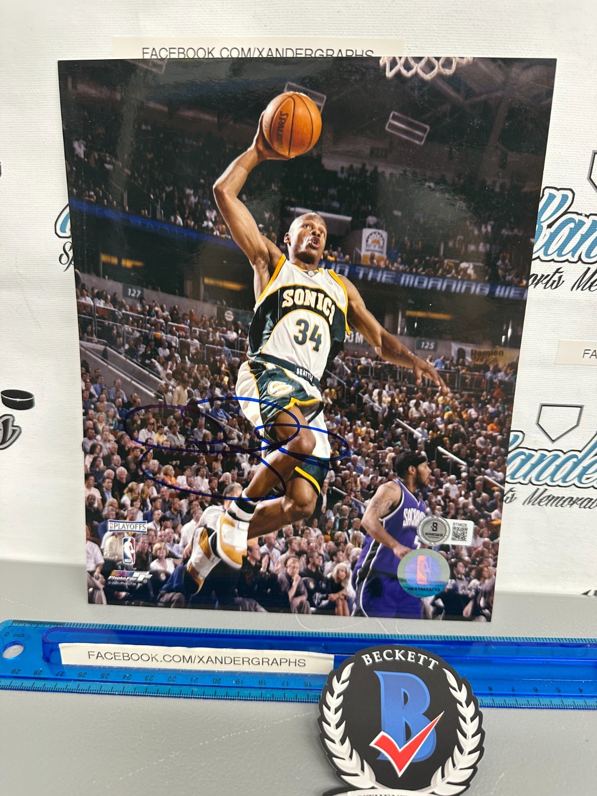 NBA CHAMPION HALL OF FAME BOSTON CELTICS Autographed Signed SEATTLE SUPERSONICS MIAMI HEAT UCONN HUSKIES CONNECTICUT RAY ALLEN HOF NBA 8x10 BASKETBALL PHOTOGRAPH BECKETT BAS COA 