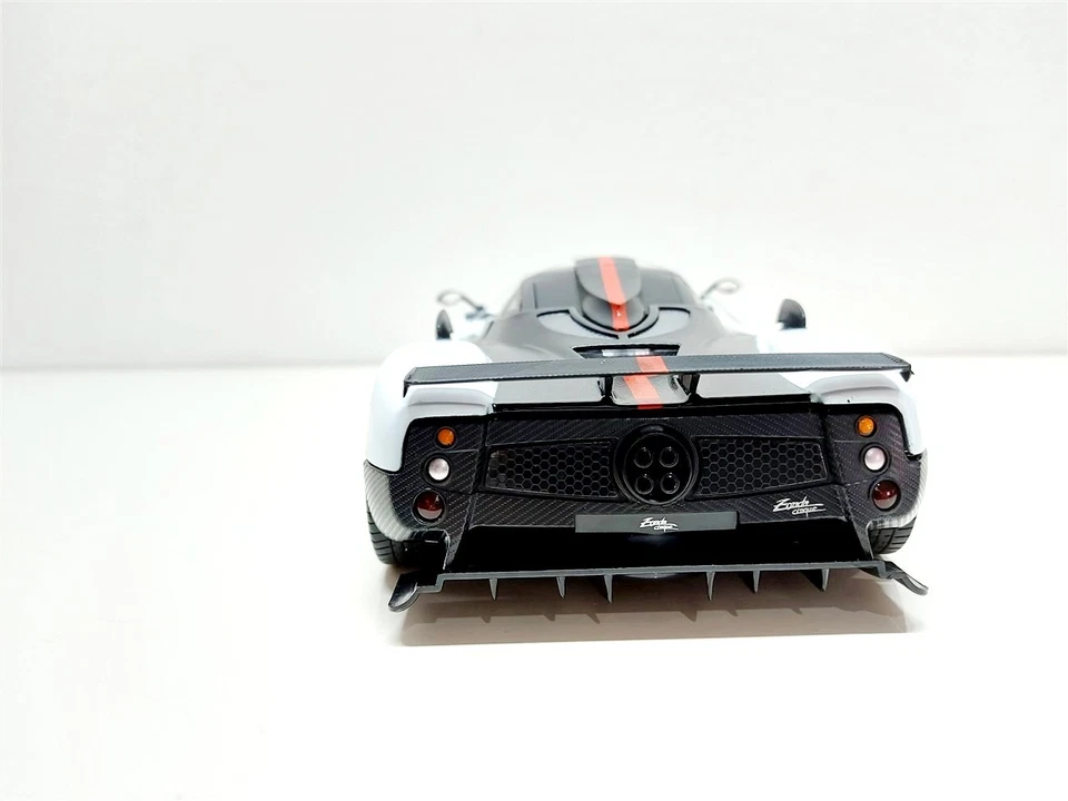 Pagani Zonda Cinque del 2009 - 1/18 MotorMax **DIFETTO VERNICE** - Immagine 3 di 4