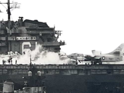 USN Photograph USS Ranger CV-61 Aircraft Carrier Refueling USS Higbee DD 806 - 第 2/3 張圖片