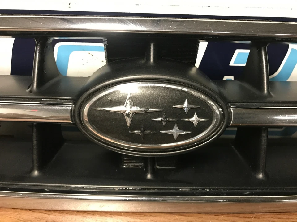 Parrilla Subaru Legacy Outback 2002 #144 *pestaña rota Foto 3 de 4