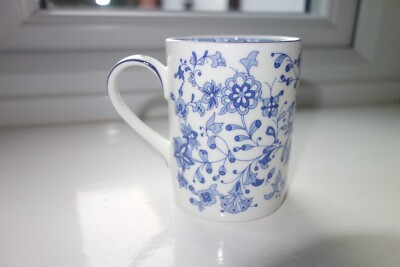 Minton Shalimar - Kaffee- oder Teebecher erste Qualität nagelneu.