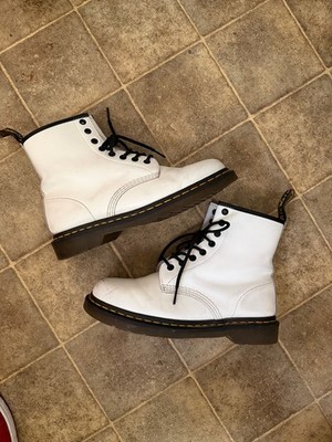 Dr. Martens 8 Eyelet White Leather 1460 Boots Men s Size 8 / 9 Woman US 11822