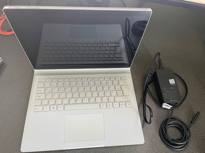 Microsoft Surface Book 3 15''  i7-1065G7 32GB 512GB SSD Netzkabel und Dockstation