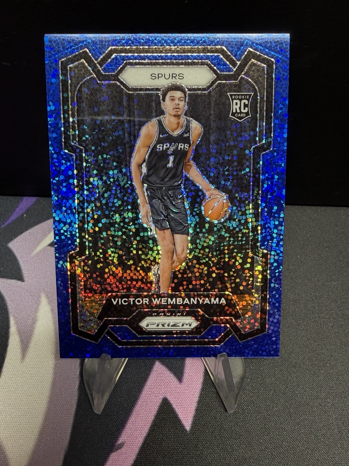 2023-24 Panini Prizm Victor Wembanyama #136 Blue Sparkle Prizm /144 (RC)