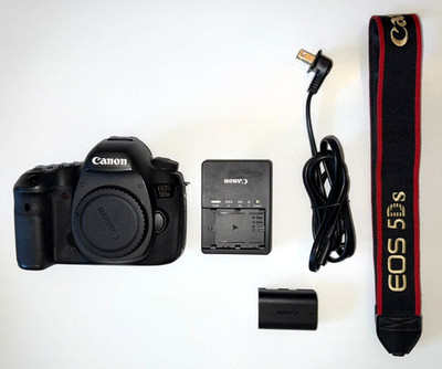 Canon EOS 5DS 50.6MP Full Frame DSLR Camera Body Battery Charger & ACCESSORIES