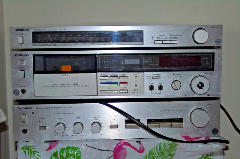 Technics ST-Z25L Tuner, SU-Z25 Amplifier, RS-M216 Tape Deck Hifi Vintage Set