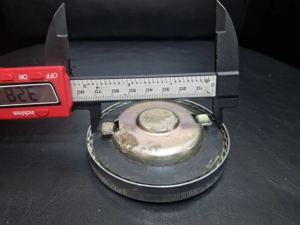 Fuel Tank Cap Yamaha DS7 R3 R5 TD2 YA7 YD3 YDS3 YM1 YR1 YR2 Nos jp 148-24610-00 - Image 3 of 4