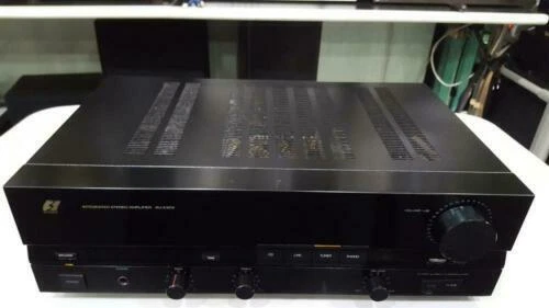 Amplificatore integrato Sansui per la casa