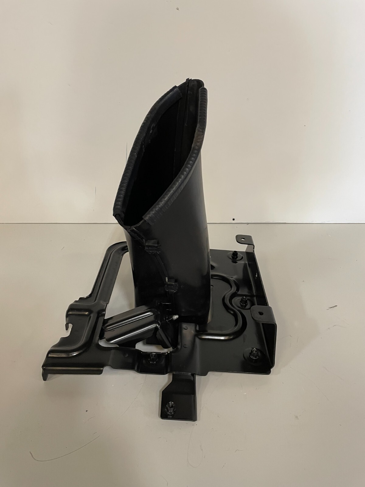 Ferrari California LH BRAKE AIR INTAKE FASTENER 84034100 228118