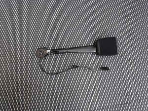 Original Audi Skoda VW Seat Gurtschloss vorne Rechts/Links 8Y0857755