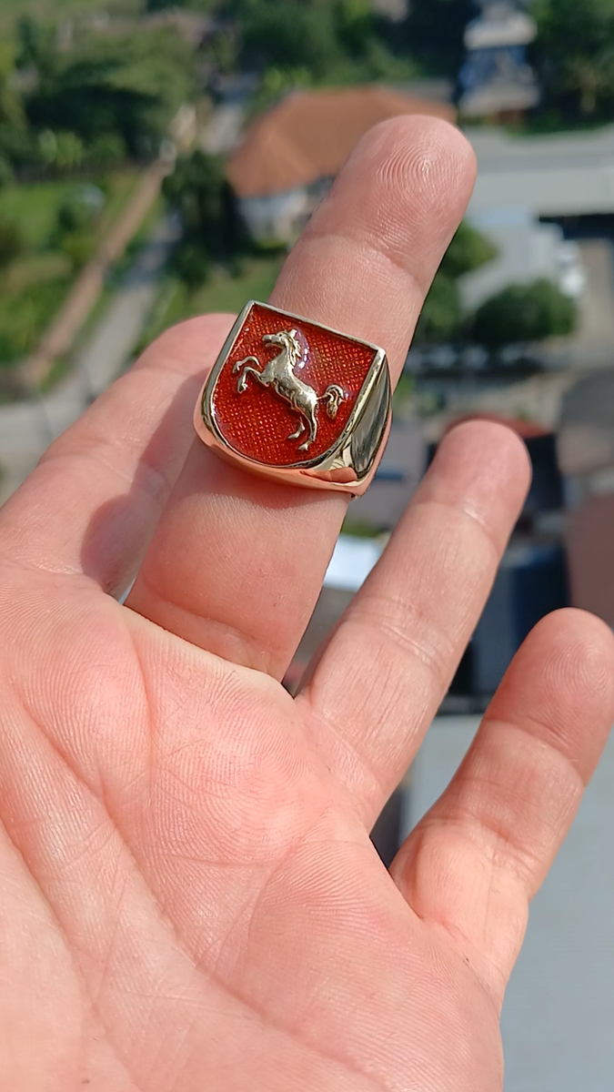 ROUND MENS KNIGHT BRASS SHIELD RING JUMPING HORSE COAT OF ARMS