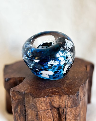 Mundgeblasen Kunst Glas Briefbeschwerer Kerzenhalter klar blau weiß schwarz Wirbel 3D - Bild 2 von 10
