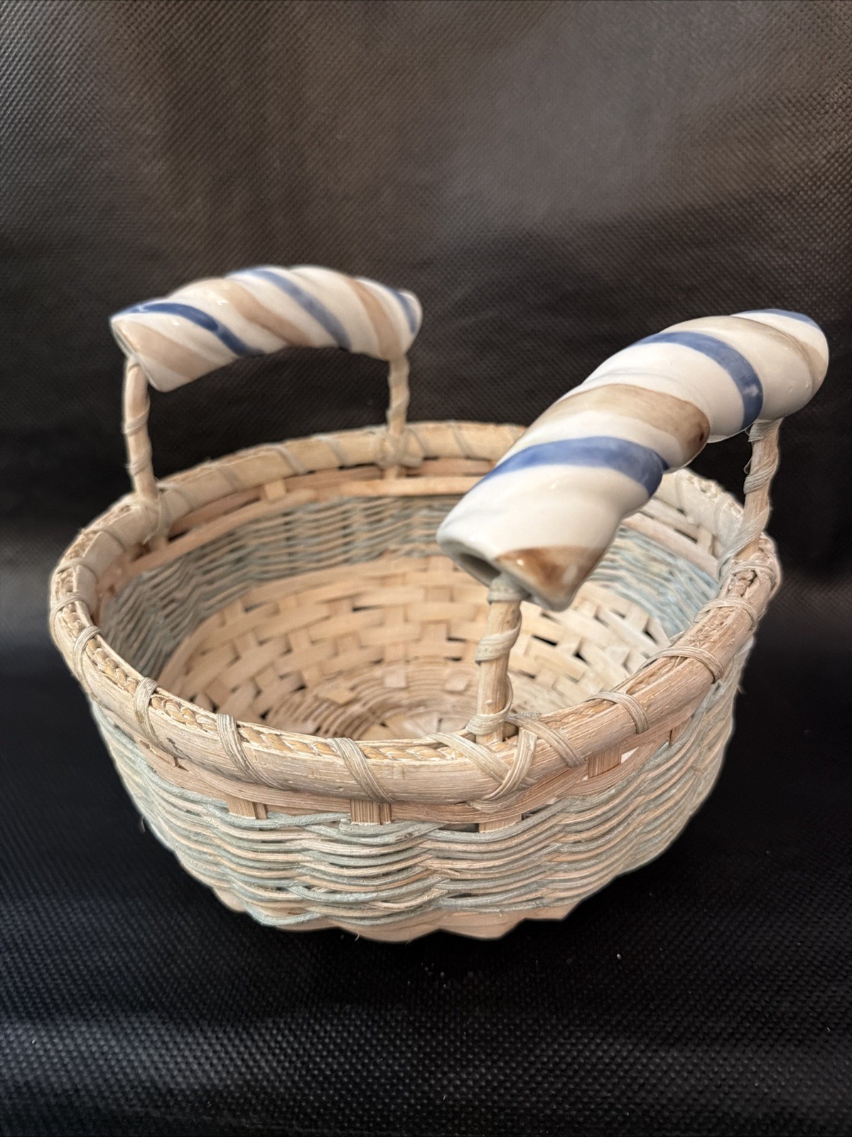 Round White Wicker Strawberry Basket With Ceramic Handels  Home Decor