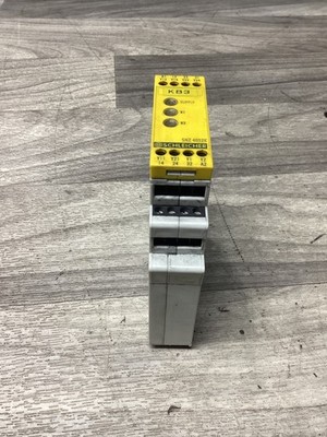 SCHLEICHER  Relay Module, Type: SNZ4052K #111N157