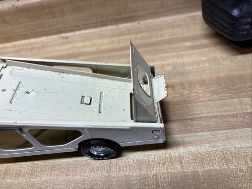 Vtg Nylint Pressed Steel GMC Astro 95 Car Hauler Transporter Semi Truck 1/16 - Picture 2 of 15