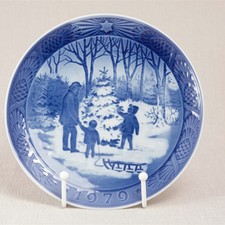 Vintage Royal Copenhagen 1979 Plate "Choosing the Christmas Tree", 1st Qual