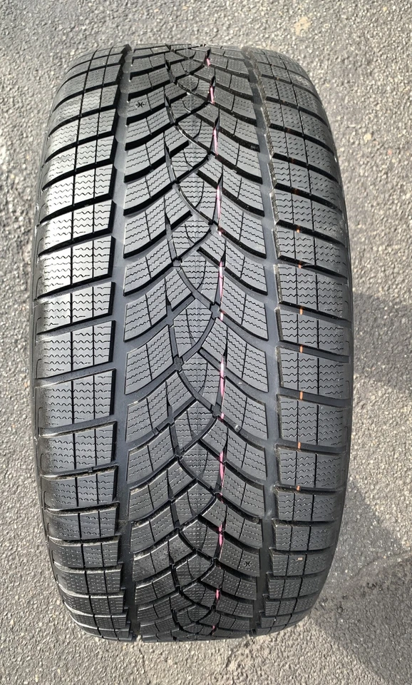 1 Winterreifen 275/40 R22 108V Goodyear Ultragrip Performance + SUV M+S DEMO 87- - Bild 1 von 1