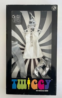 Franklin Mint Twiggy Fashion White Ring Dress Ensemble 3 Complete in Box NO DOLL