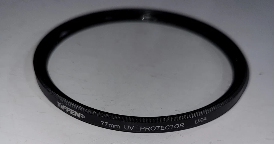 ZOMEI 77mm Adjustable Neutral Density Filter ND2-400 with Two 77mm UV Filters - Image 3 of 4