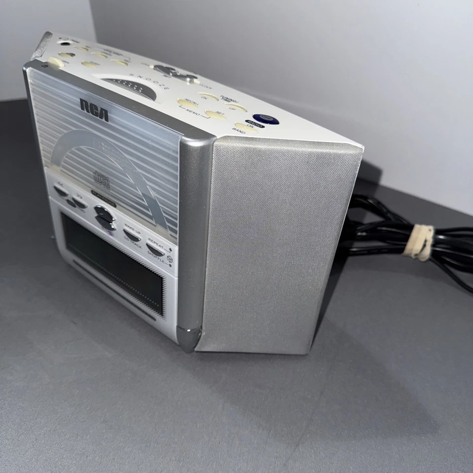 RCA / Compact CD Player / AM/FM Radio / Alarm Clock / RP3750A Tested - Image 2 of 4