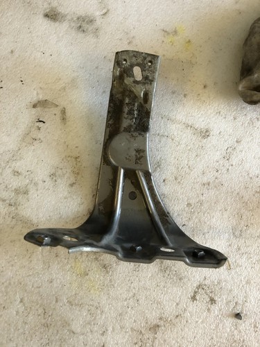 VW CC 358 Kotfl¸gelhalter vorne links 3C8821141 2012 13507047