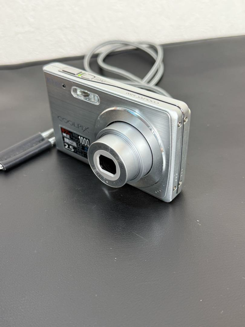 Nikon COOLPIX S200 silver Compact digital camera 7.1MP 3x zoom