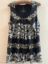 new york and company tops medium Sz M Black Floral Sleeveless Blouse
