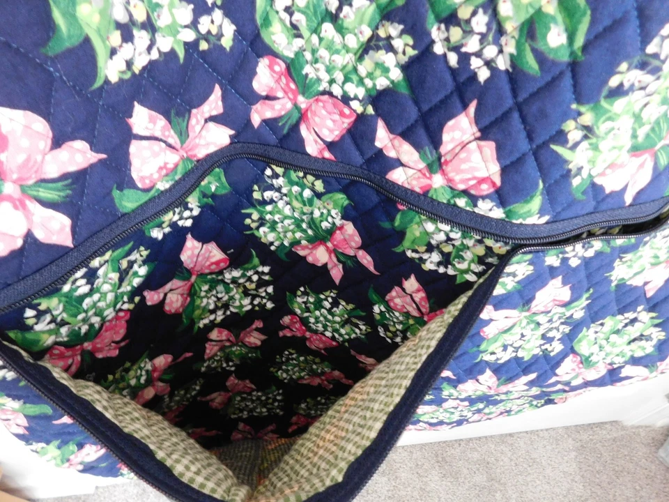 Bolso de Ropa Colgante VERA BRADLEY - Cintas Rosa Regreso a la Felicidad Azul Marino Foto 4 de 4