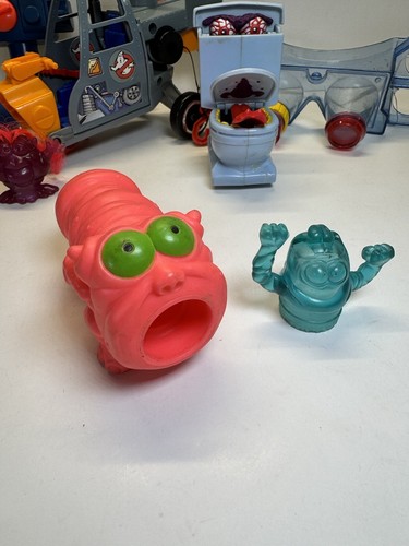 Vintage Kenner Real Ghostbusters Toys: Ecto-2; Goggles; PK Meter; Ghosts - Picture 5 of 20