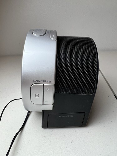 Sony Dream Machine Dual Alarm Clock Radio ICF-C7iP with 30 Pin iPod iPhone Dock - Picture 3 of 15