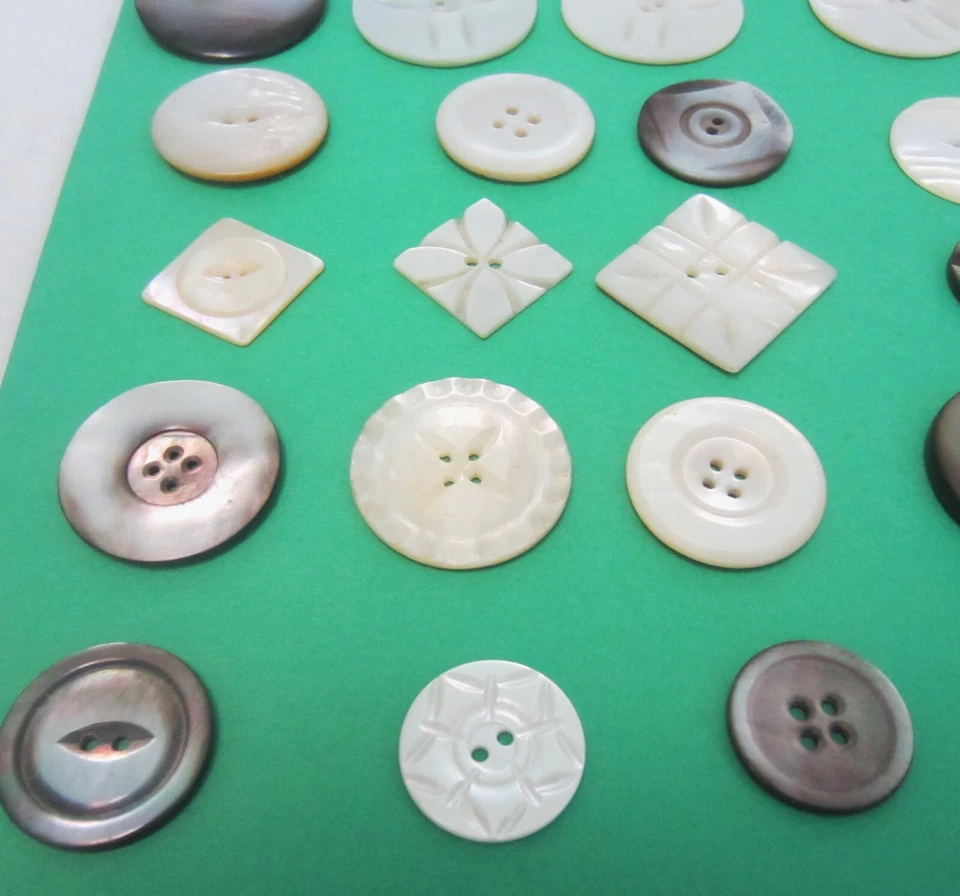 30 Antique MOP Shell Pearl Buttons 11/16" to 1&3/8" Pretty detailed designs - Image 4 of 4