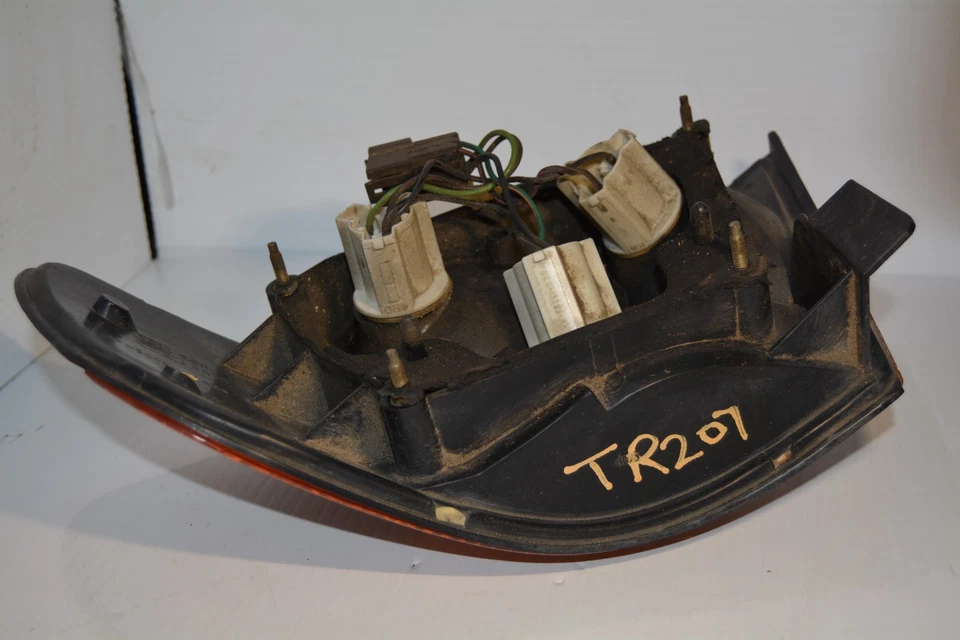 Luz trasera izquierda Ford Escort 1993-1996 QTR montada en panel OEM, 166-01484 Foto 4 de 4