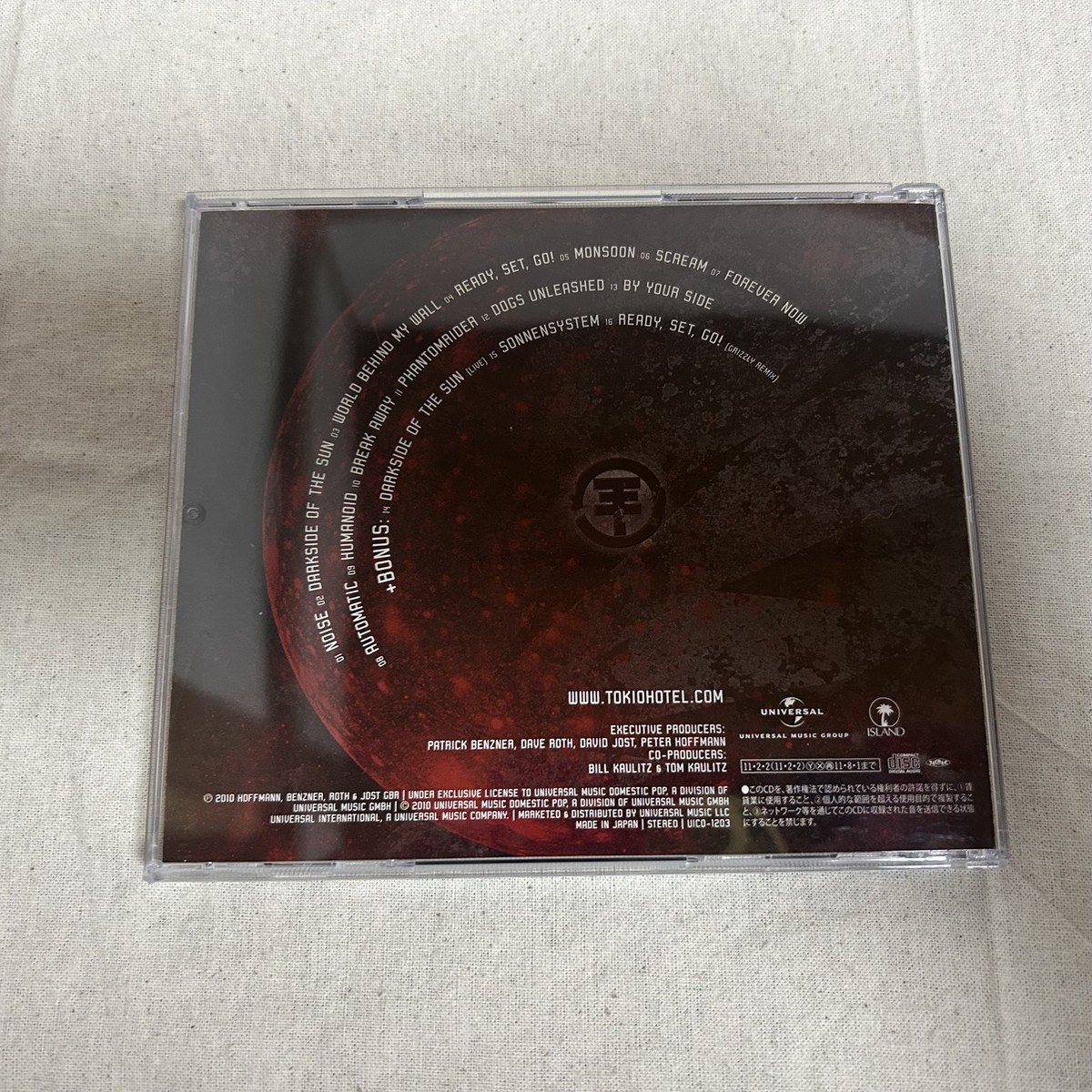 ■[限定/CD+DVD]Tokio Hotel アルバム「DARKSIDE OF Tokio Hotel - Darkside of the Sun [Deluxe] - Amazon.com Music