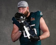 Lane Johnson Philadelphia Eagles UNSIGNED 8X10 Photo Superbowl