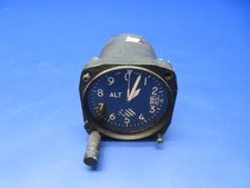 Cessna 150 / 150L Kollsman Altimeter S/N 746 (0126-109)
