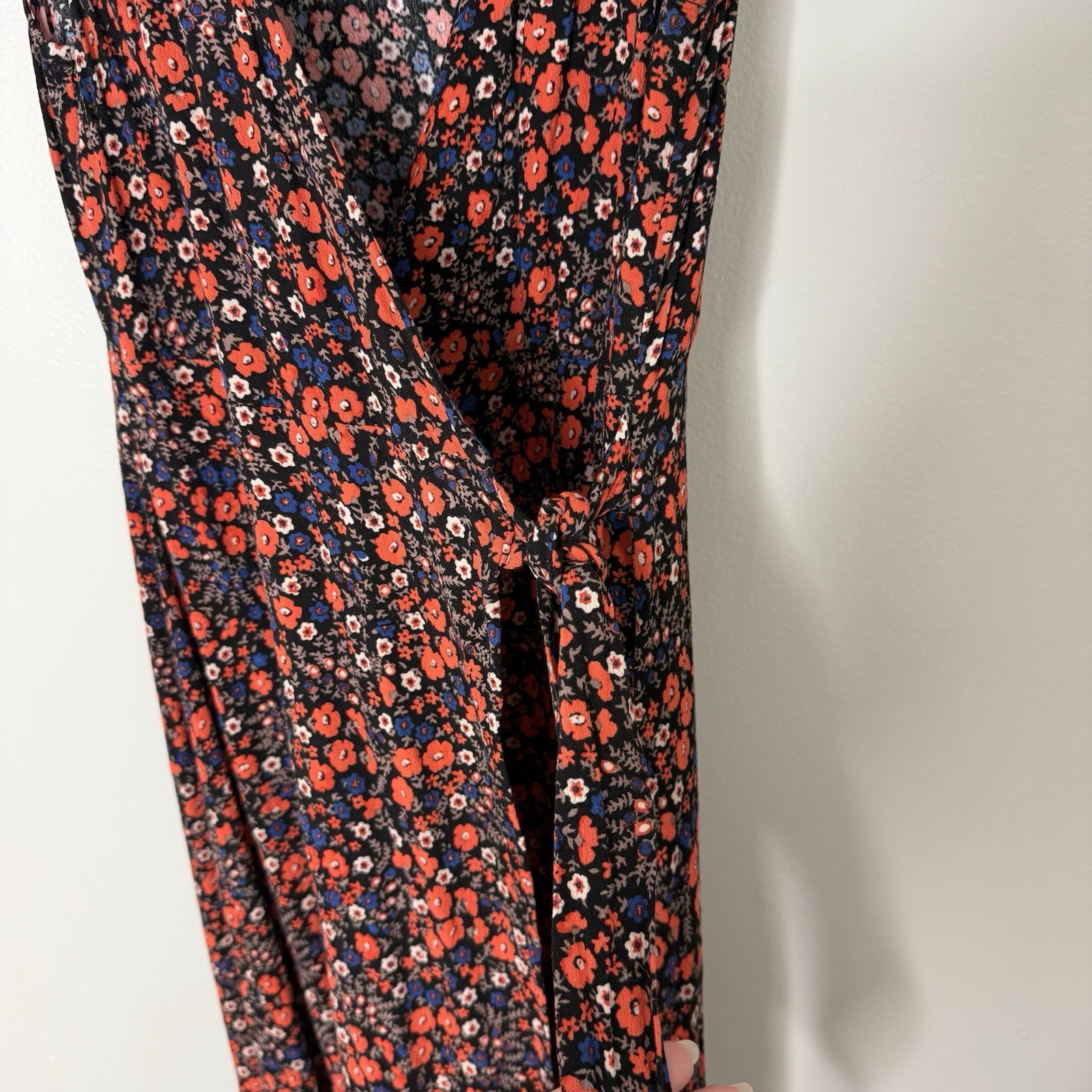 Universal Thread Women's Size Small Red Floral Su… - image 2