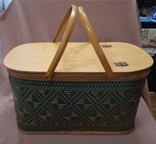 Vintage Hawkeye Burlington Woven Picnic Basket Plates Cups And Accessories EUC